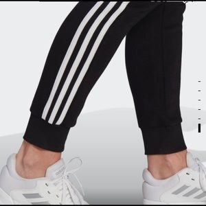 Adidas fleece essentials jogger, size medium, black